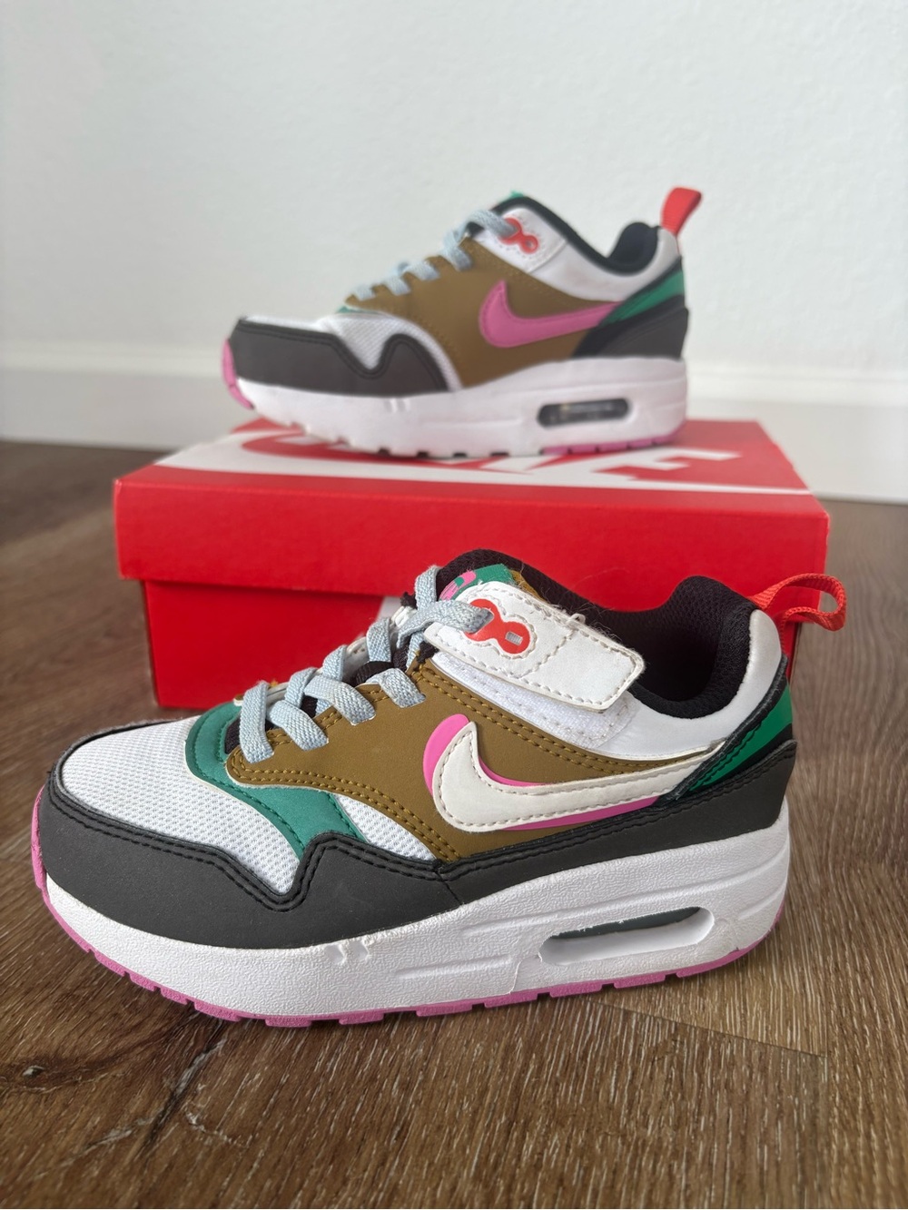 EUC Nike Air Max 1 EasyOn Kids Sneakers in Olive, Pink White Size 10C| Fall